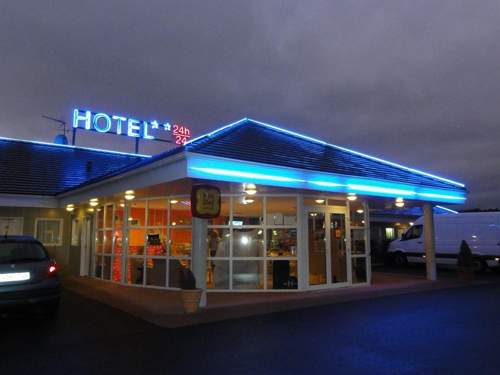 The Originals Access, Hotel Saint-Flour Kültér fotó