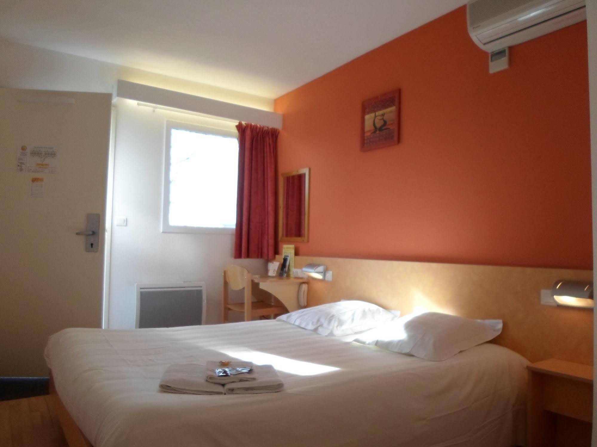 The Originals Access, Hotel Saint-Flour Kültér fotó