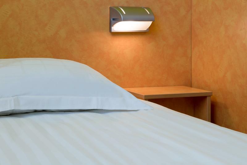 The Originals Access, Hotel Saint-Flour Kültér fotó